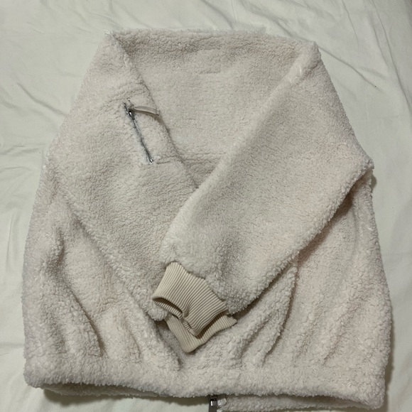 Abercrombie and Fitch Oversized Sherpa Bomber Jacket - Picture 5 of 6